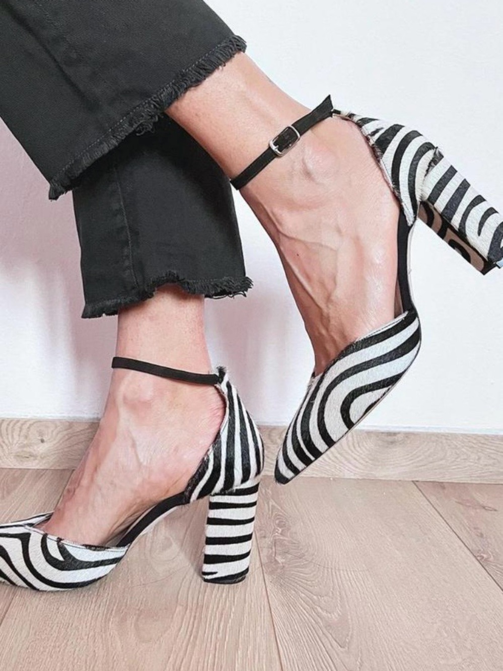 NEW!  Zebra Print Pointy Toe Ankle Strap Heels 7.5